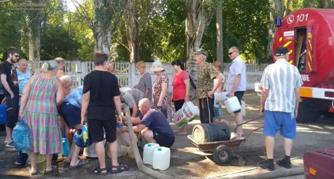 Рятувальники підвозять воду до зневоднених населених пунктів Дніпропетровщини: деталі