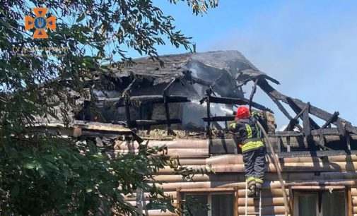 Площа займання 100 кв.м: у Кривому Розі вогнеборці ліквідували масштабну пожежу