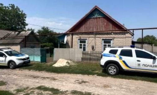 Бив сокирою по голові: у Криворізькому районі затримали чоловіка, причетного до вбивства знайомого