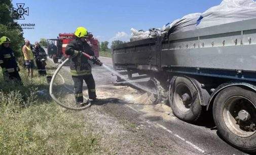 Посеред траси Н-08 Бориспіль–Дніпро–Запоріжжя загорілась вантажівка: деталі