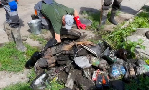 Комунальники Камʼянського полагодили каналізацію по вул. Механізаторів