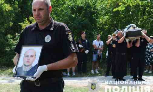 Назавжди в строю: У Запоріжжі попрощалися із загиблим поліцейським Олексієм Лемешком