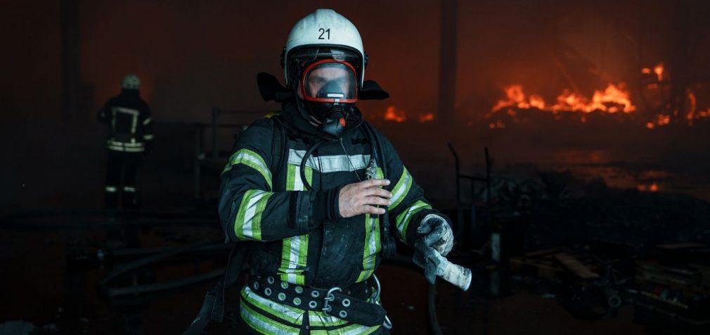 Росія вночі атакувала порт в Одеській області: пошкоджені склади та зерносховища