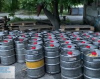 Виготовляли та збували фальсифікований алкоголь: у Запоріжжі засудили трьох зловмисників