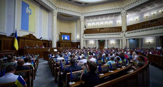 20 депутатів майже не відвідували Раду з початку війни – КВУ