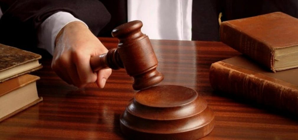 Змушував будувати маєток: військкома із Закарпаття взяли під варту