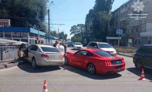 У Дніпрі жінка за кермом Lexus спричинила ДТП: подробиці від патрульних