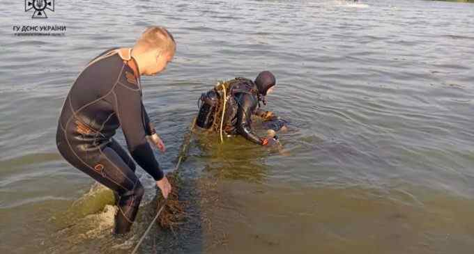 Дніпровські водолази-рятувальники дістали з річки тіло чоловіка 1984 року народження