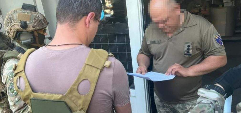 Придбав майна на 350 тисяч доларів: обласному воєнкому Дніпропетровщини загрожує до 10 років позбавлення волі