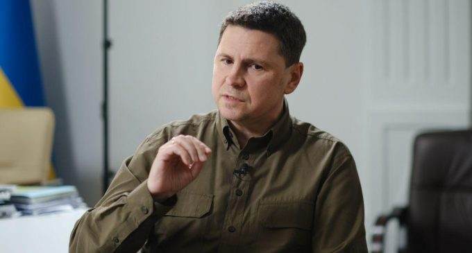 Подоляк про заклики до діалогу з Росією: Україні потрібна військова підтримка, а не переговори