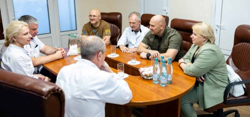 Троє лікарів Дніпропетровщини вирушили в Херсонську область допомогти колегам