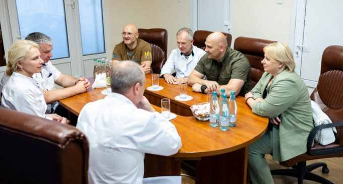 Троє лікарів Дніпропетровщини вирушили в Херсонську область допомогти колегам