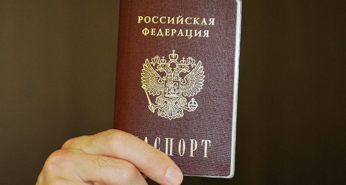 Окупанти змушують старшокласників на окупованих територіях отримувати паспорт РФ – ЦНС