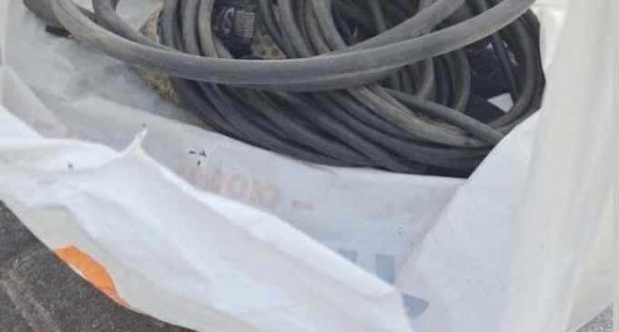 Патрульні Дніпра затримали ймовірних крадіїв кабелю