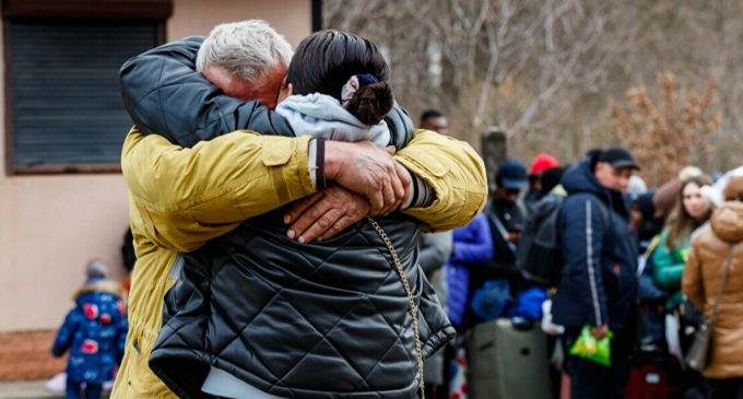 Що потрібно українцям, щоб повернутися з-за кордону – опитування