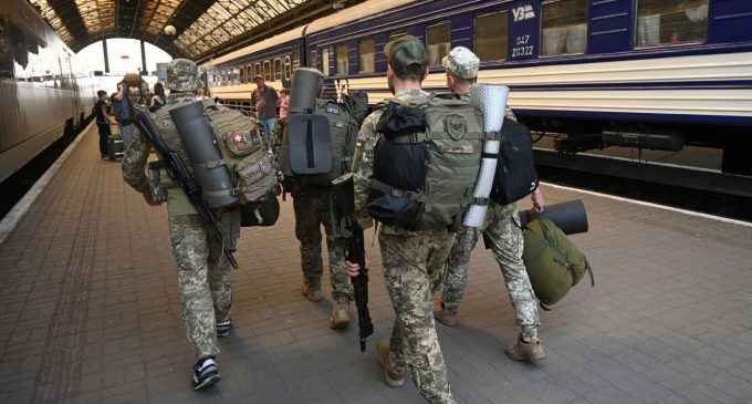 Мобілізація строковиків, звільнення зі служби та виплати військовим: на які зміни чекати з 1 серпня
