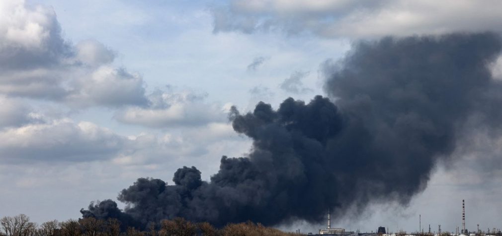 В Токмаку лунають вибухи: ймовірно, детонує склад з боєприпасами