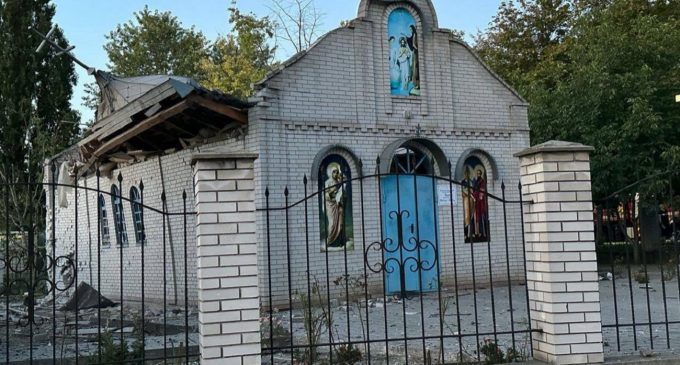 Розбито храм та магазини, будинки – без вікон. Що відомо про наслідки удару по Запоріжжю