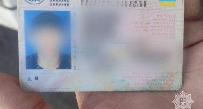 Три факти підробки документів за добу: патрульні Кривого Рогу виявили водіїв-правопорушників