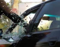 Розбив вікно та викрав автомагнітолу: слідчі Дніпра повідомили про підозру 50-річному чоловіку за крадіжку з автомобіля