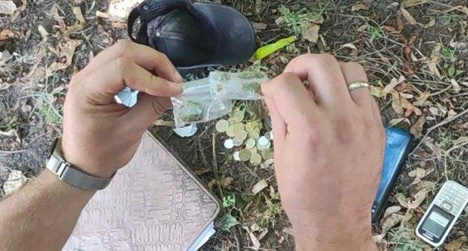 Налагодили продаж наркотиків на території міста: у Кривому Розі затримали групу наркоділків