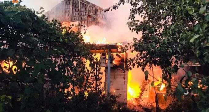 У Самарському районі Дніпра загасили пожежу у дачному будинку