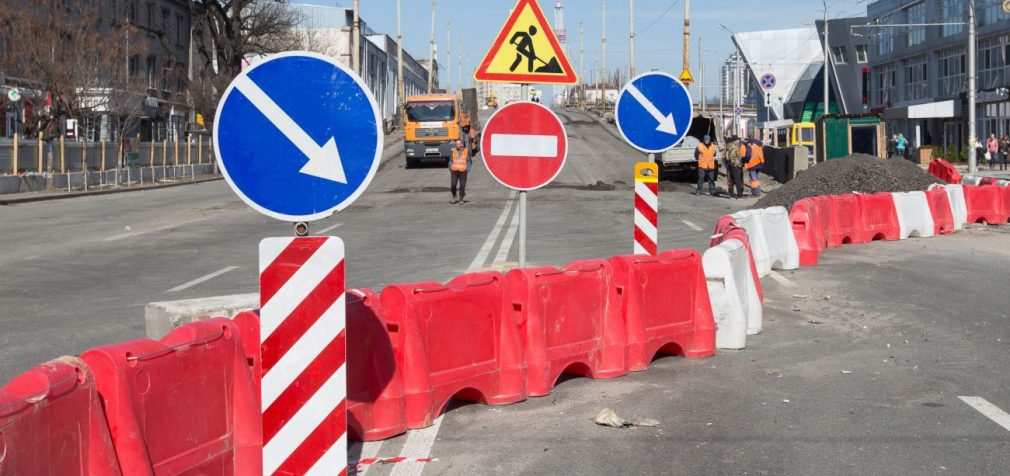 У Києві обвалилися декілька прольотів Дегтярівського мосту на Шулявці