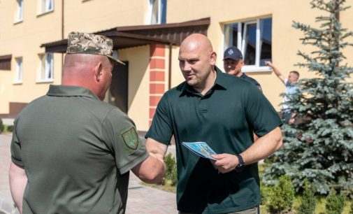 На Дніпропетровщині 32 родини військових отримали ключі від нових квартир