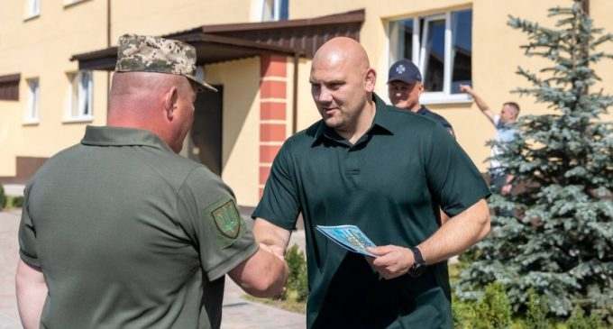 На Дніпропетровщині 32 родини військових отримали ключі від нових квартир