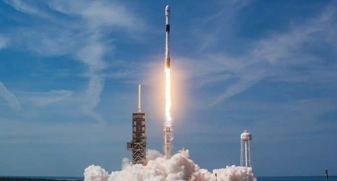 SpaceX здійснила черговий запуск супутників Starlink на орбіту