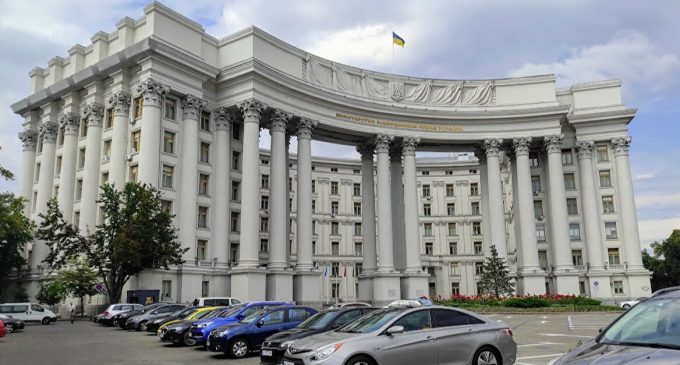 МЗС вимагає у Китаю пояснень через виступ співачки в Маріуполі