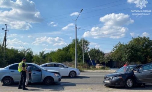 У Запоріжжі через порушення правил маневрування у ДТП постраждали три автівки