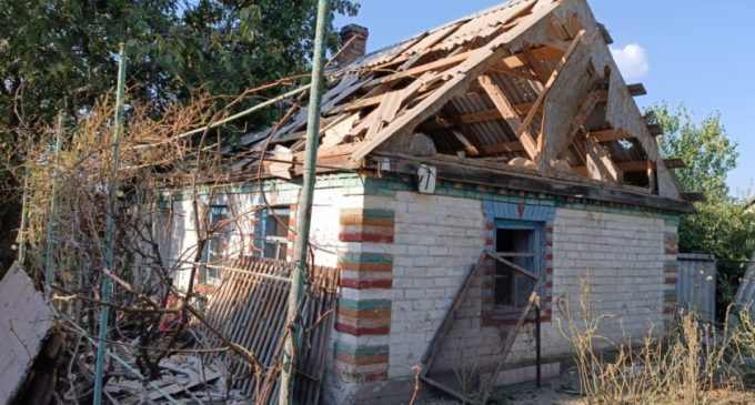 Ворог вдарив по Криворізькому району: пошкоджені приватні будинки та лінія електропередач