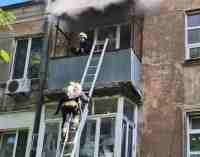 Постраждала у важкому стані: у Новокодацькому районі Дніпра вогнеборці врятували жінку з палаючої квартири
