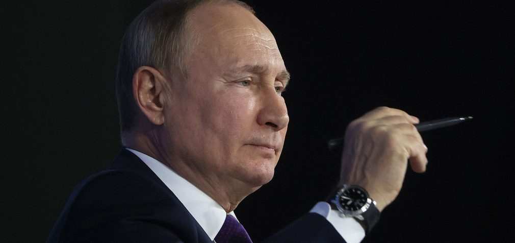 Путін відвідав штаб військових РФ: передав “привіт” командирам