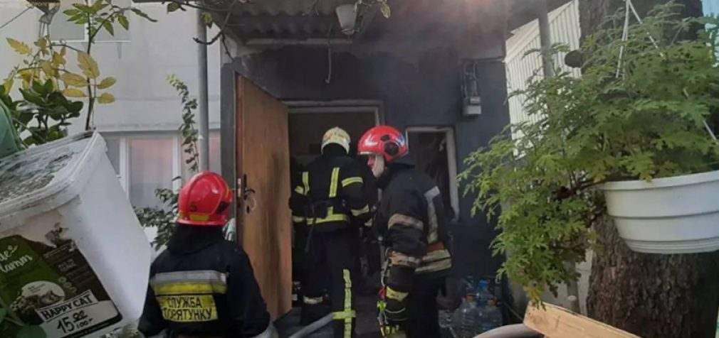 У Соборному районі Дніпра горів двоповерховий житловий будинок