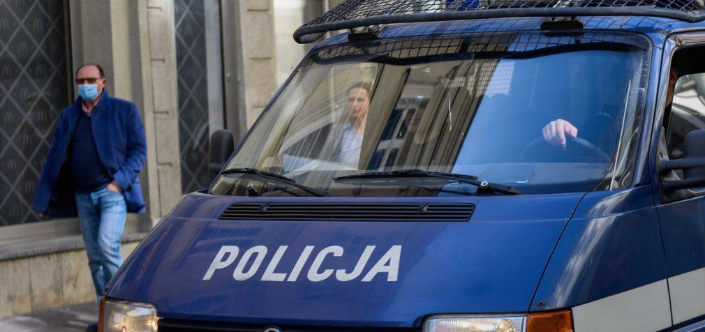 В центрі Варшави чоловік погрожував підірвати себе посеред площі