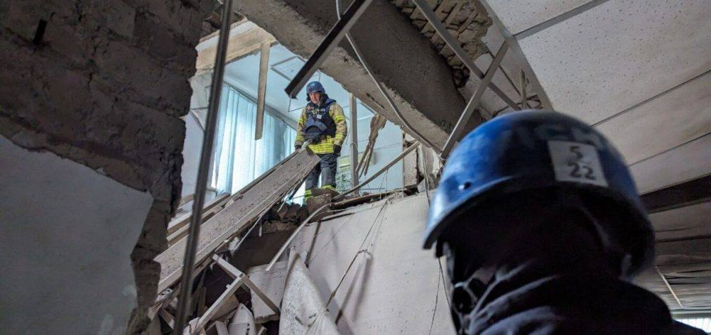 Окупанти вдарили по Покровську, зруйновані дві будівлі: є загиблий, багато поранених