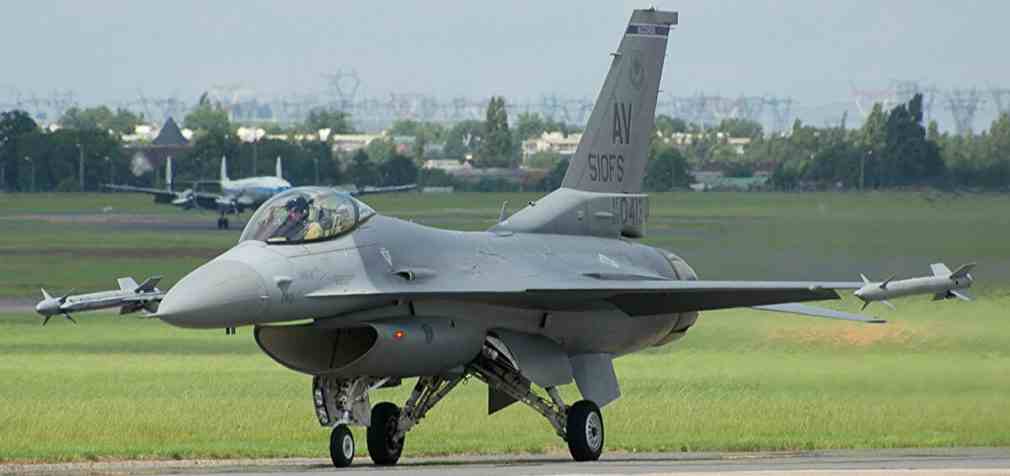 Нідерланди відправлять свої F-16 для навчання українців у Румунію