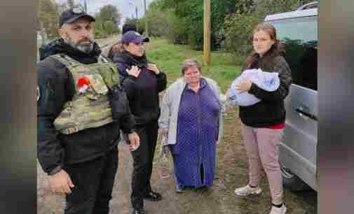 Правоохоронці Запоріжжя вивезли з-під обстрілів родину з двотижневим немовлям