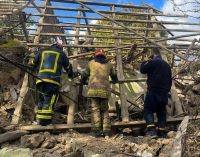 Надзвичайники врятували чоловіка з-під завалів: у житловому будинку на Криворіжжі стався вибух