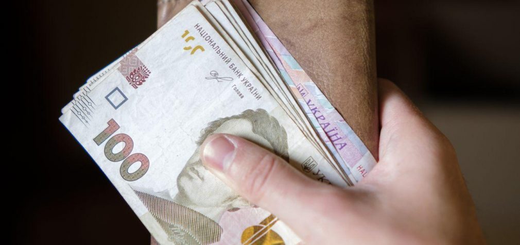 Допомога ВПО, виплати за зруйноване житло, купе для жінок: що зміниться в Україні з 1 листопада
