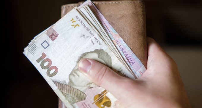 Допомога ВПО, виплати за зруйноване житло, купе для жінок: що зміниться в Україні з 1 листопада