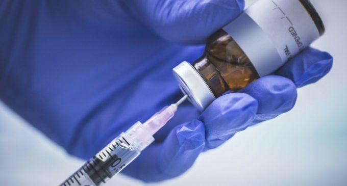 Нобелівську премію з медицини присудили за розробку COVID-вакцини