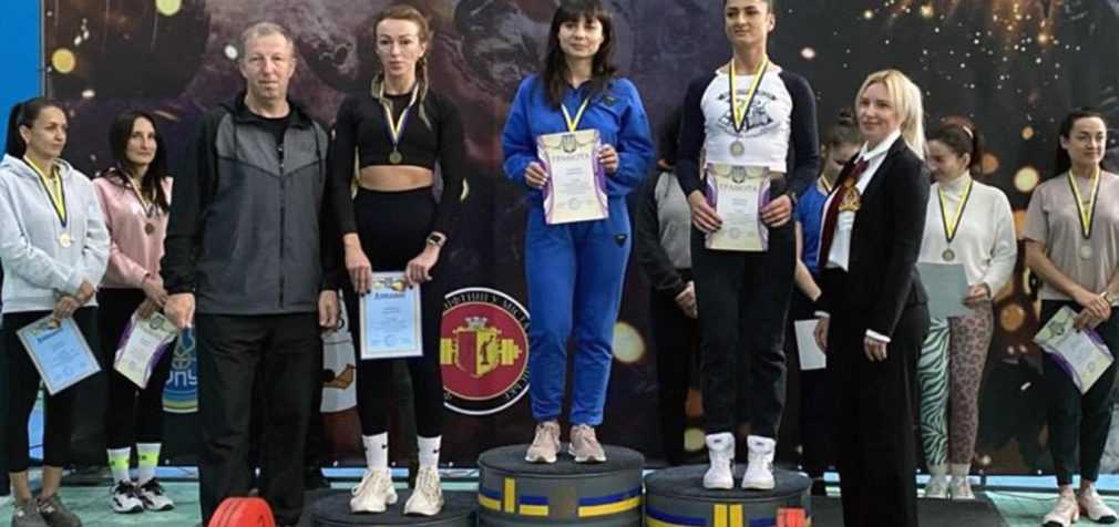 Найсильніші пауерліфтери з Дніпропетровщини взяли участь у чемпіонаті у Камʼянському