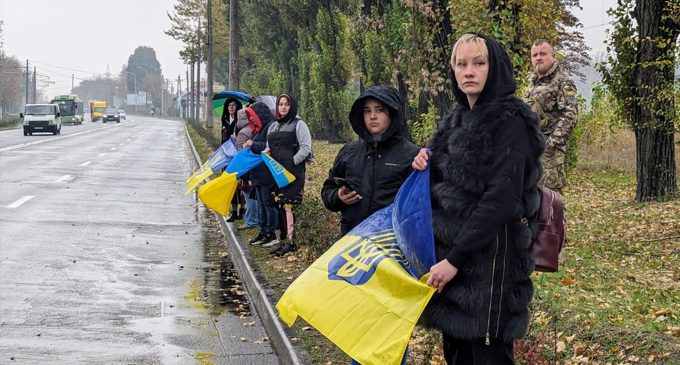 У Камʼянському провели в останню путь захисника Ігоря Зубова