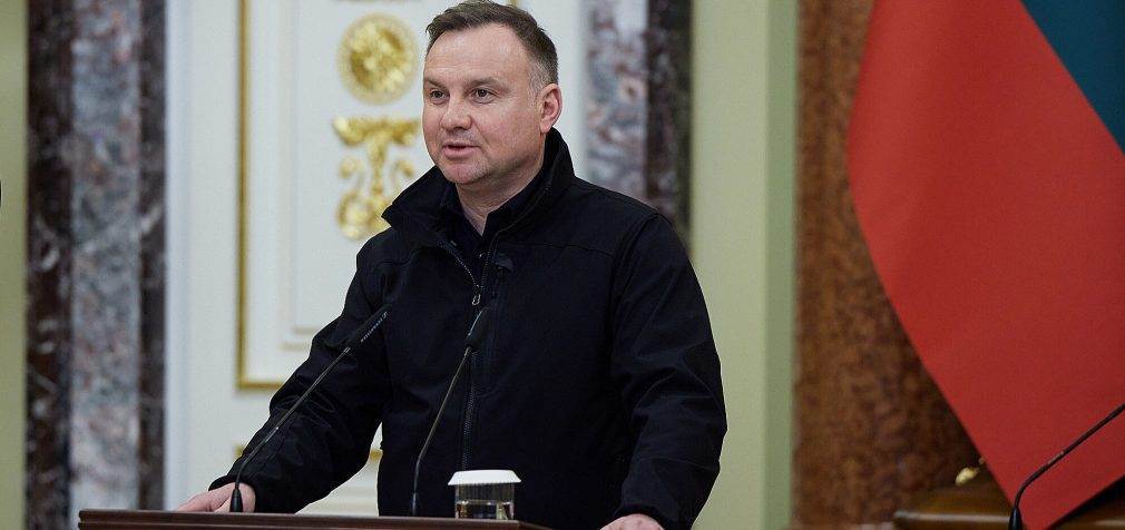 ЗМІ: В автомобілі кортежу президента Польщі знайшли пристрій відстеження