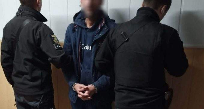 Пограбував містянина та втік: поліцейські Дніпра затримали 33-річного підозрюваного