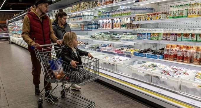 Продукти в Україні дорожчають. Що буде з цінами та як можна зекономити