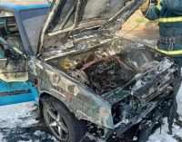 Загорівся на ходу: у Кривому Розі рятувальники ліквідували пожежу в легковому автомобілі